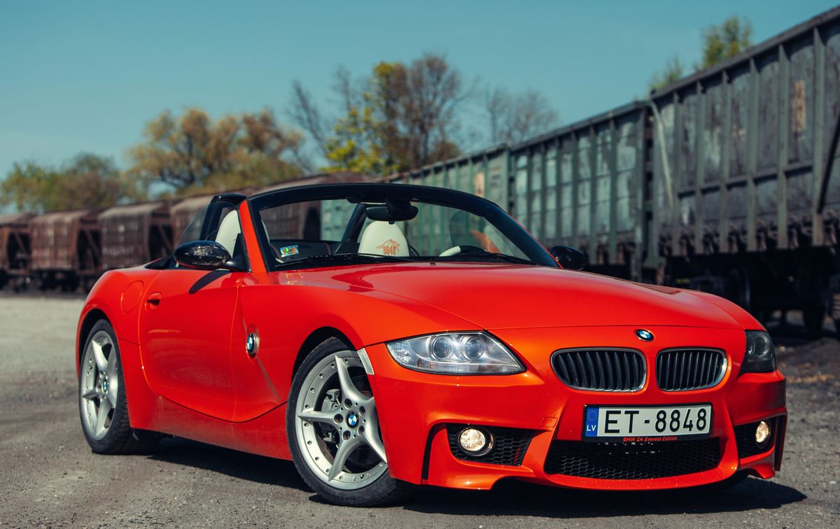 Sport Performance Full Front Bumper for BMW Z4 E85 / E86 with fog lights lamps in Bumper